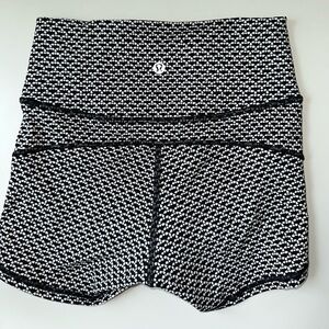 Lululemon in movement short 🖤🤍🖤